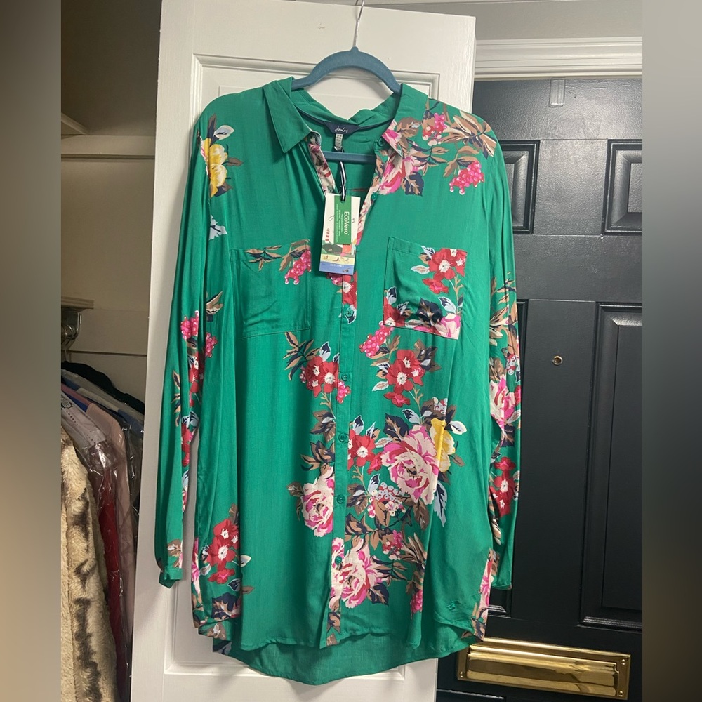 Floral button down with pockets